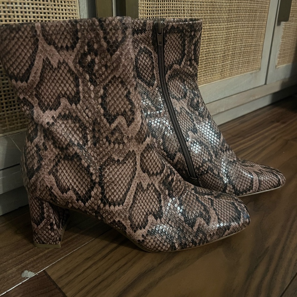 BRAND NEW - Steve Madden Boots